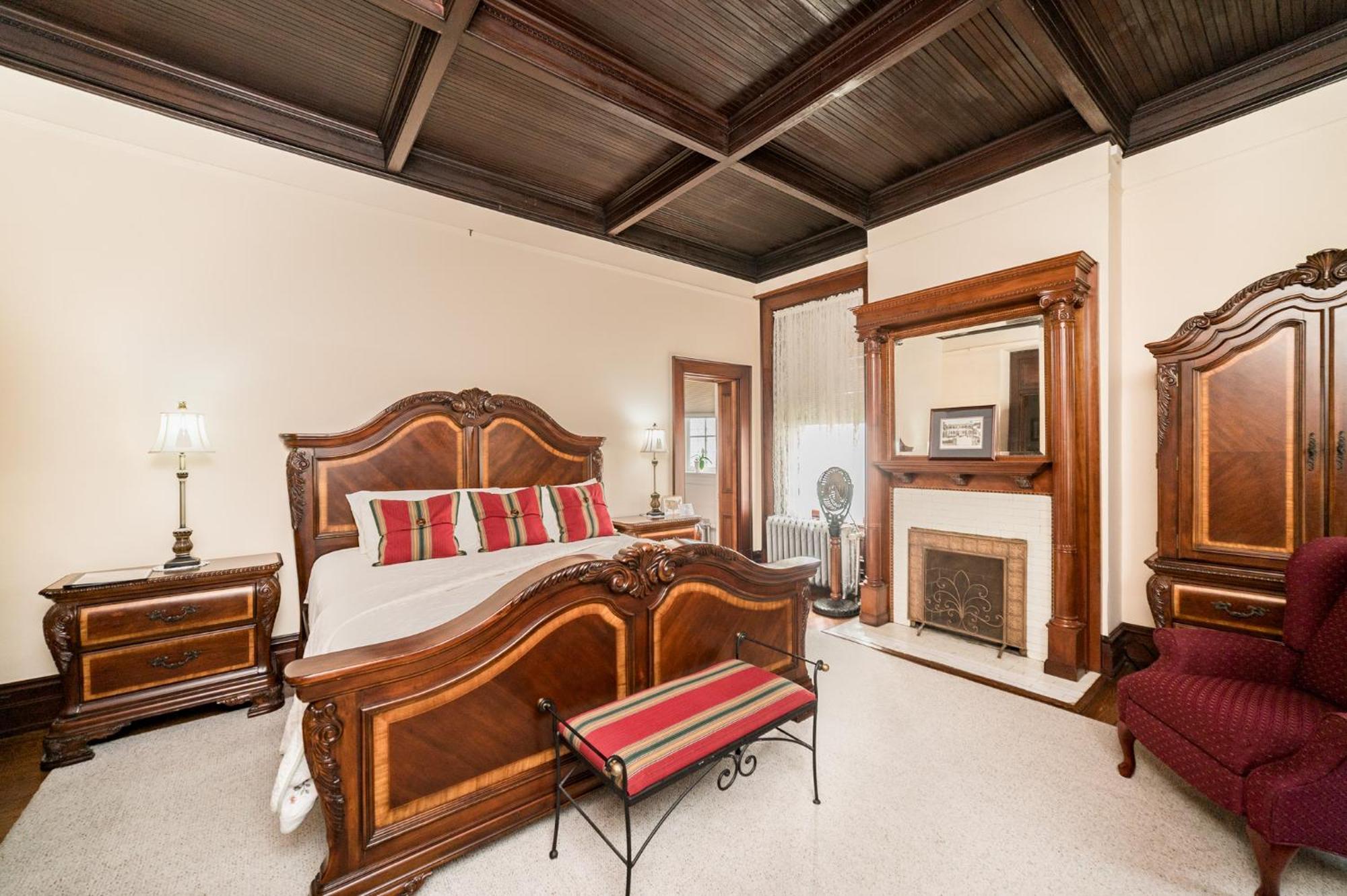 One Of These Nights - King Sized Bed - Sleeps 2 Otel Lynchburg Dış mekan fotoğraf